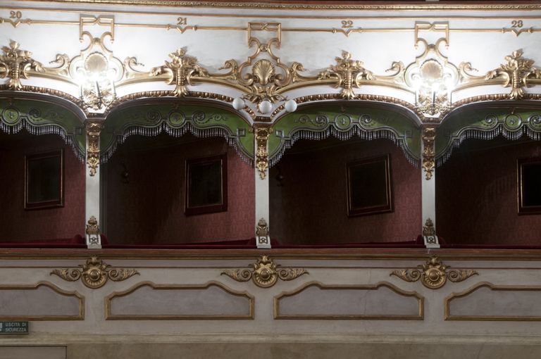 Piacenza, Teatro Municipale, particolari della decorazione (foto Andrea Scardova, IBC) 2016